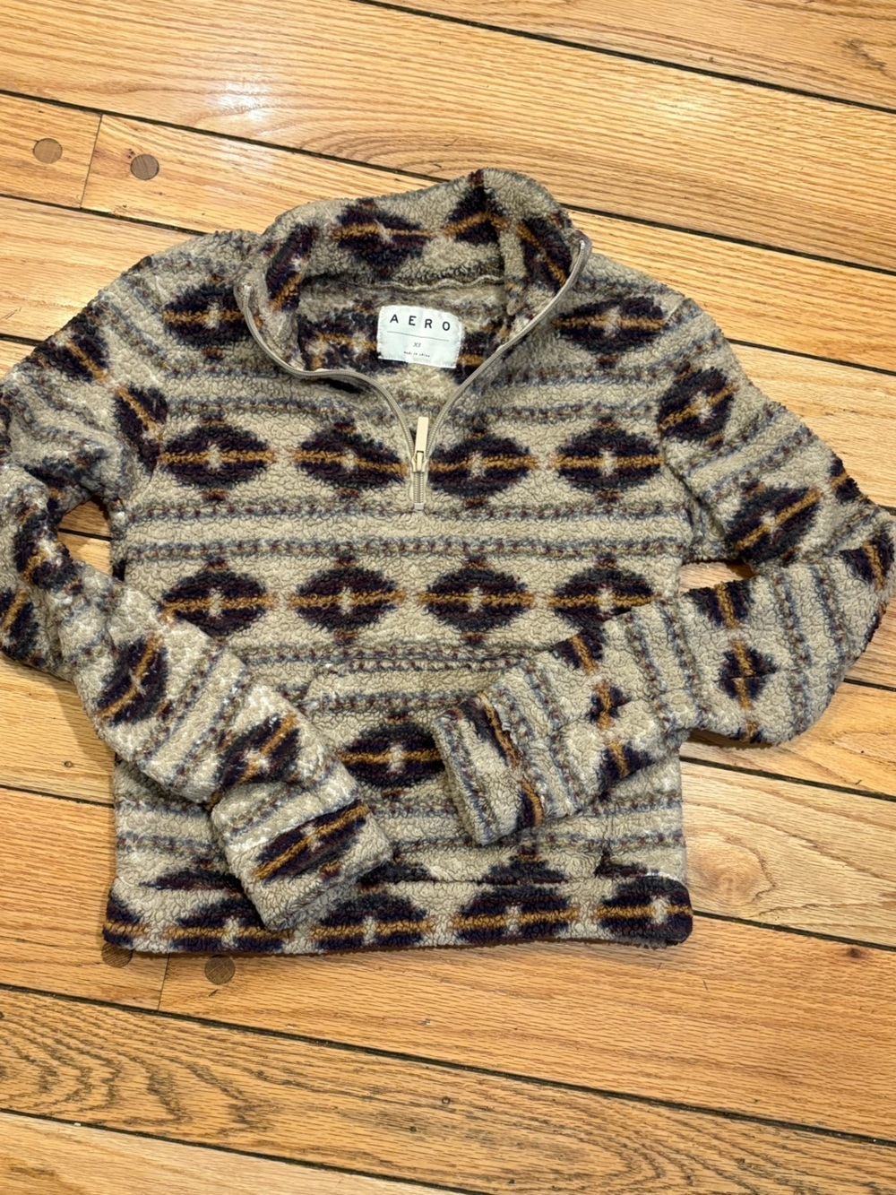 AERO Quarter-Zip Fleece Pullover in Beige and Navy Aztec extra small